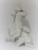 Bing & 
Grøndahl. 
Porcelænsfigur. 
Kai Nielsen. 
Havbarn på 
delfin, blanc 
de chine. Højde 
20 cm. (1 ...