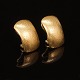Et par øreclips 
i 14kt guld af 
Kim Vedebech, 
Kolding
Mål: 11x18mm