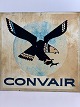 Der er tale om 
et "metalskilt" 
fra en del af 
et fly, som 
bærer CONVAIRs 
logo, som viser 
en ...