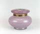 Gammel fin 
bonbonniere i 
sart lyserød 
opalineglas, 
dekoreret med 
en mølle fra år 
ca 1860 I ...