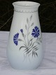 Demeter Bing & 
Grøndahl 
porcelæn, 
Demeter B&G 
Kornblomst, 
vase nr. 201. 
Højde 13,5 cm. 
1. ...