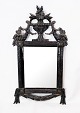 Rokoko spejl 
med sort malet 
træramme og 
udskæringer, i 
flot original 
stand fra 
1780erne.
61 x ...