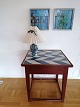 Flisebord med blå/hvide fliserDanmark ca år 1820-1840Højde 74cm plade 70 x 70cm.