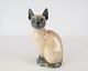 Kgl. 
porcelænsfigur, 
siamesisk kat, 
nr.: 3281 af 
Royal 
Copenhagen.
Mål: 14 x 10 x 
5 cm.
