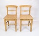 Et par antikke 
stole af 
fyrretræ, i 
flot stand fra 
1850erne. 
Stolene sælges 
enkeltvis.
H - 80 ...
