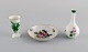 To Herend vaser 
og en lille 
skål i 
håndmalet 
porcelæn. 
1980'erne. 
Skål diameter: 
9,3 ...