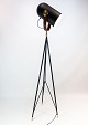 Gulvlampe, model Carronade, af Le Klint. Lampen er af sort metal og teak.H - 168 cm, B - 45.5 ...