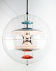 Globe, Ø40, 
designet af 
Verner Panton i 
1969. Lampen er 
af transparent 
akryl med 5 ned 
hængte ...