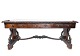 Antikt 
skrivebord af 
palisander med 
udskæringer og 
i flot antik 
stand fra 
1840erne. 
Bordet er et 
...