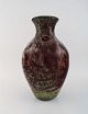 Stor Murano 
vase i 
mundblæst 
kunstglas. 
1960'erne.
Måler: 37 x 21 
cm. 
I flot stand.