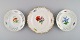 Tre antikke 
Meissen 
talllerkener i 
håndmalet 
porcelæn med 
blomstermotiver.
 ...