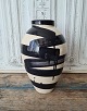 Per Arnoldi for 
Kähler - Unika 
vase 
Cremefarvet 
vase dekoreret 
med abstrakte 
sorte ...