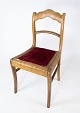 Antik stol af 
elm polstret 
med rødt velour 
stof fra 
1920erne. 
Stolen er i 
flot brugt 
stand.
H - ...