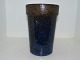 Michael 
Andersen 
keramik, blå 
vase.
Dekorationsnummer 
6200.
Højde 16,5 
cm., diameter 
11,0 ...