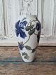 B&G Artnouveau 
vase dekoreret 
med blå 
klematis 
No. 6523/45, 
2. sortering
Højde 16,5 ...