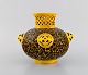 Antik Zsolnay 
vase i 
gennembrudt 
glaseret 
keramik. Smuk 
glasur i gule 
og brune 
nuancer. 
Dateret ...