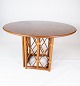 Spisebord i eg 
med to 
udtræksplader 
af dansk design 
fra 1960erne. 
Bordet er i 
flot brugt 
stand. ...