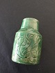 Ubekendt 
kunstner (20 
årh):
Vase med grøn 
glasur og streg 
dekoration.
Sign.: CH 16.
Betegnet ...