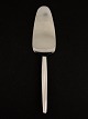 Georg Jensen 
Cypres 
kagespade 22,5 
cm sterling 
sølv og stål 
Nr. 453195
Lager:1