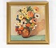 Oliemaleri med 
blomster motiv 
og forgyldt 
ramme, signeret 
A.T. fra 1946. 
43.5 x 43 x 3 
cm.
