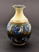 H.A. Kähler 
keramik vase 
højde 17 cm.  
emne nr. 454110