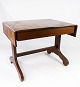 Spisebord med 
udtræk af 
mahogni, i flot 
antik stand fra 
1860. 
H - 75 cm, B - 
95/132 cm og D 
- ...