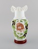 Antik vase i 
mundblæst 
opalineglas med 
håndmalet motiv 
af ung kvinde 
og bladværk. 
Ca. 1900.  ...