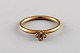 Skandinavisk guldsmed. Vintage ring i 8 karat guld prydet med fire halvædelsten. 
Midt 1900-tallet.

