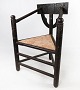 Armstol af 
mørkt træ med 
udskæringer og 
polstret med 
lyst stof, i 
flot antik 
stand fra 1880. 

H ...