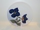 Bing & Grøndahl 
platte 
dekoreret med 
blomster.
Af 
fabriksmærket 
ses det, at 
denne er ...