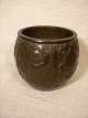 Just Andersen. 
DANMARK. 
Tønde formet  
krukke - Vase  
nr. 1937
Højde: 6 cm.  
Diameter: 10 
cm.