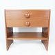 Sengebord med 
skuffer i teak 
af dansk design 
fremstillet af 
PBJ Møbler i 
1960erne. 
Bordet er i ...