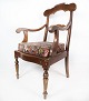 Antik armstol af mahogni og polstret med blomstret stof fra 1880erne.H - 98.5 cm, B - 60 cm, D ...