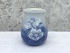 Bing & 
Grøndahl, 
Julerose, Vase 
#681, 13cm høj, 
10cm i 
diameter, 
1.sortering, 
Design Cecilie 
...