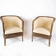 Sæt af to lænestole af flet og polstring med lyst stof fra 1940erne. Begge stole er i flot brugt ...
