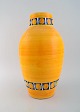 Poterie 
Serghini, 
Marokko. Stor 
unika vase i 
håndmalet 
glaseret 
stentøj. Smuk 
glasur i gule 
...