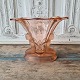 Auguste Walther 
& Sohne Art 
Deco Windsor 
vase i presset 
rosa glas. 
Produceret i 
...