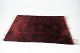 Ægte tæppe i 
røde farver, i 
flot brugt 
stand fra 
1960erne.
95 x 62 cm.