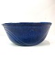 Keramik skål med blå glasur af Haslev keramik fra omkring 1950erne. 
5000m2 udstilling.
Flot stand
