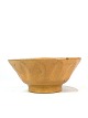 Keramik 
buddingeform 
med gul glasur 
fra omkring 
1930erne. 
Skålen er i 
flot brugt 
stand. 
H - 21 ...