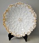 Meissen hvidt 
porcelæns fad 
med 
forgyldninger, 
19. årh. 
Dekoreret med 
rocailler. 
Stemplet. H.: 
...