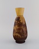 Antik Emile 
Gallé vase i 
matteret 
kunstglas med 
lysebrunt 
overfang 
udskåret i form 
af blomster ...