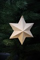 Gammel stjerne 
i pap med sølv 
glimmer til at 
hænge på 
juletræet.
Stjerne 
Dia.:19cm.