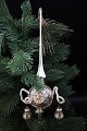 Gammelt 
glasspir til 
toppen af 
juletræet i 
sølv og små 
klokker.
Højde: 28cm.