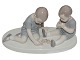 Sjælden Bing & 
Grøndahl figur, 
to drenge leger 
med klodser.
Fabriksmærket 
viser, at denne 
er ...