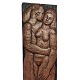Otto P. væg 
relief skåret i 
træ, 
forestillende 
mand & kvinde. 
Konisk form. 
H. 123 cm.
B. 27 ...