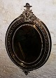 Ovalt spejl i 
kobber. 
Fremstillet 
omkring 1900 
(1890-1910). 
Fremstår i god 
stand. Mål: H. 
54½ cm ...
