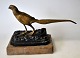 Bronze figur af 
guldfasan, 19. 
årh. Med 
sortbemalet 
fod. På plint 
af marmor. 
Signeret. H.: 
12 ...