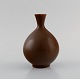 Berndt Friberg (1899-1981) for Gustavsberg Studiohand. Vase i glaseret keramik. 
Smuk glasur i brune nuancer. 1960