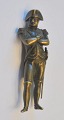 Figur i bronze af Napoleon, 19. årh. Frankrig. Stående figur med sabel, korlagte arme og hat. ...